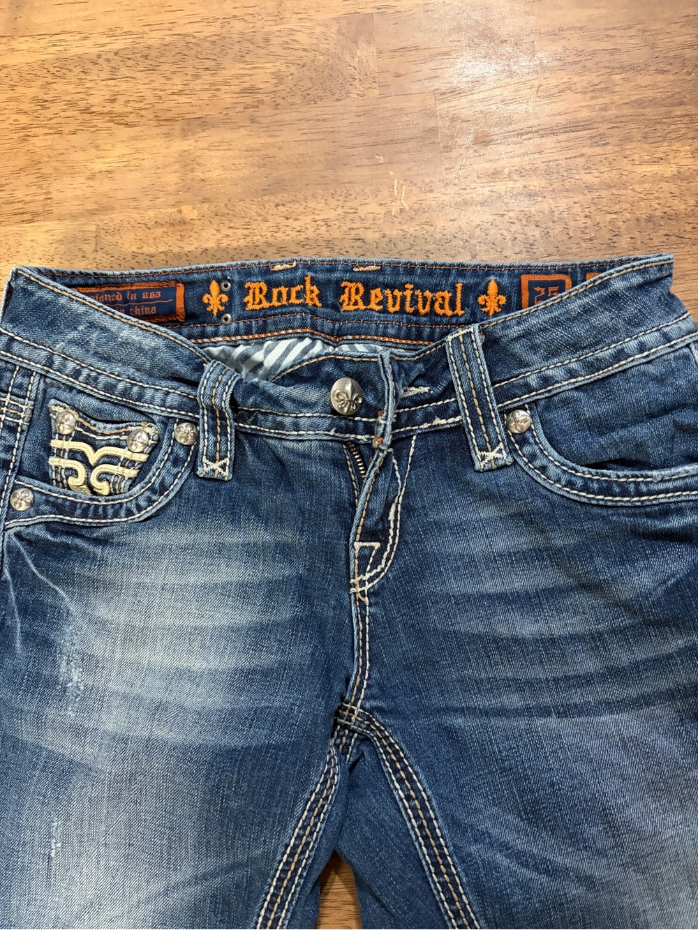 Buckle Men’s Blue Washed Slim Straight Jeans